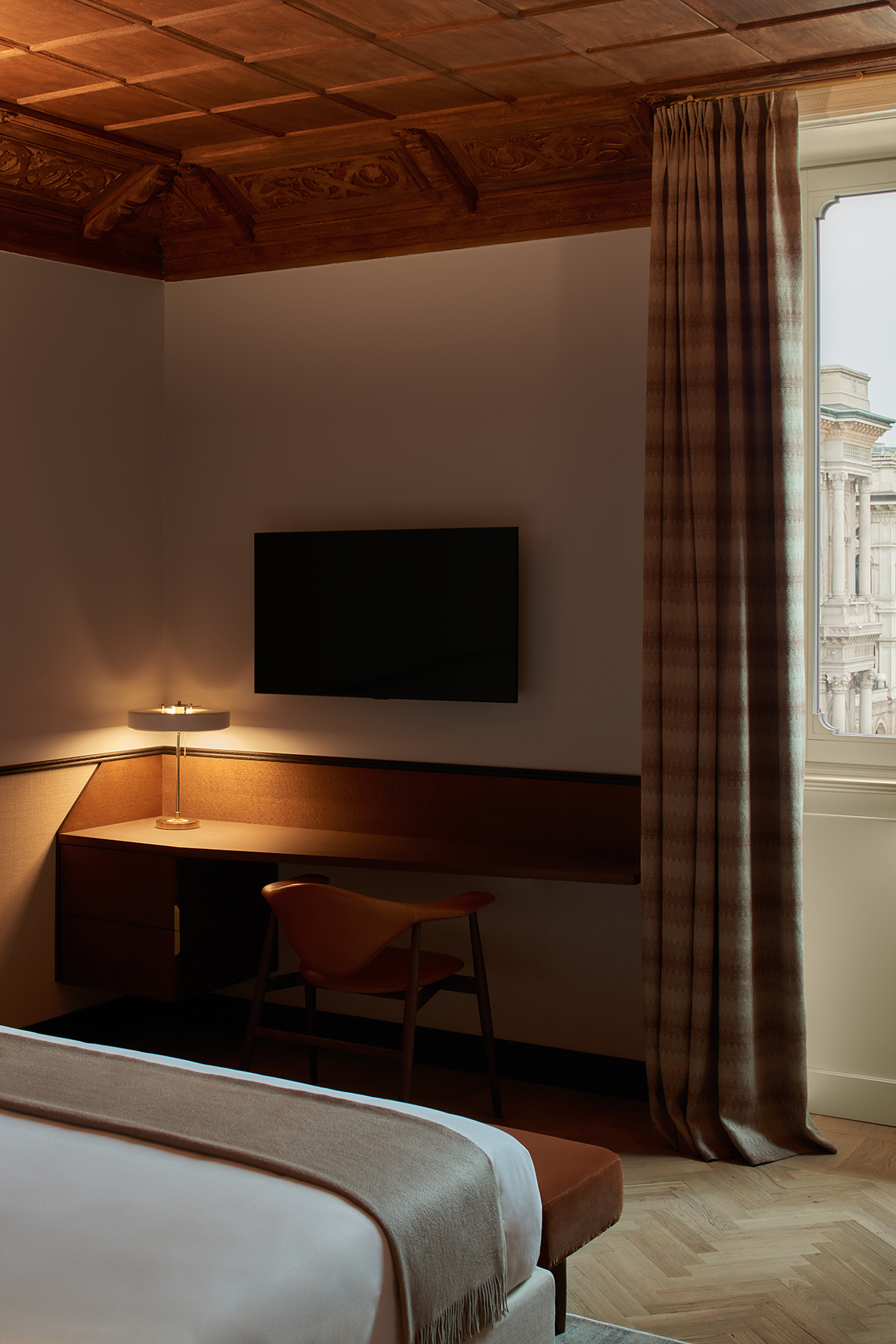 Aperitivo Suite con finestra vista duomo da Amabilia Milano